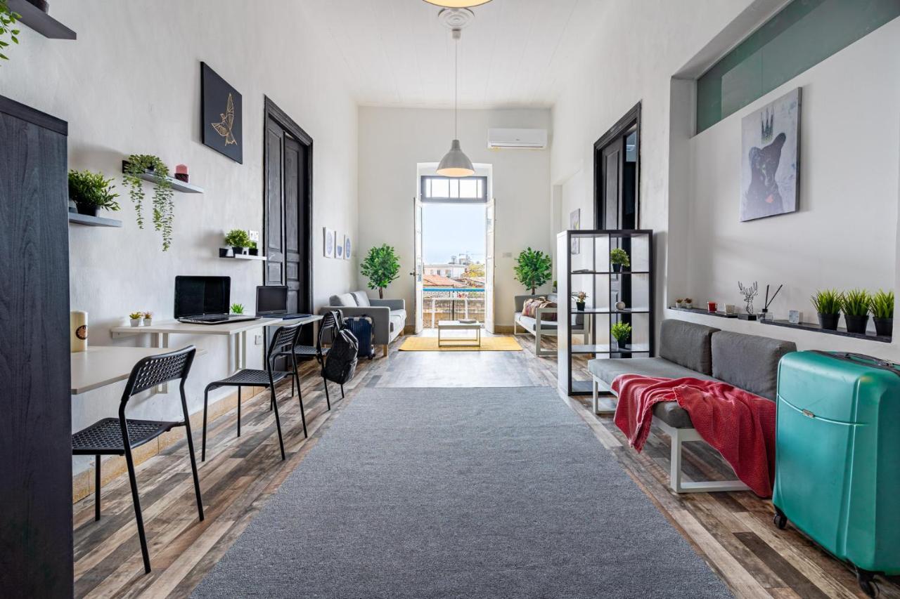 Bee Hostel Limasol Dış mekan fotoğraf