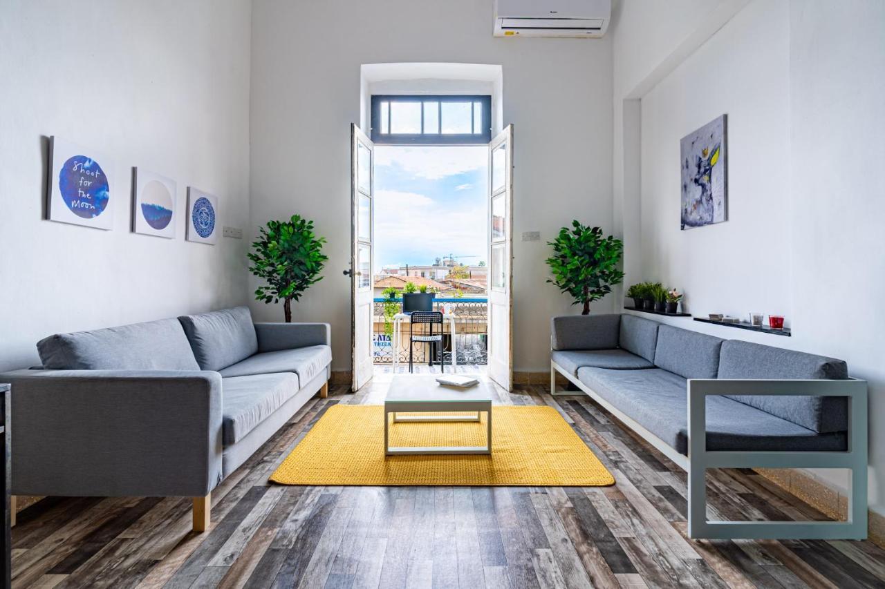 Bee Hostel Limasol Dış mekan fotoğraf