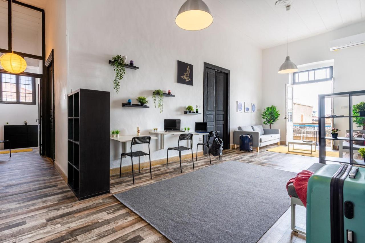 Bee Hostel Limasol Dış mekan fotoğraf